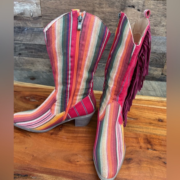 🔥 Lucky & Blessed Western Serape Fringe Boots - Size 10 - EUC 🔥 - Picture 5 of 15